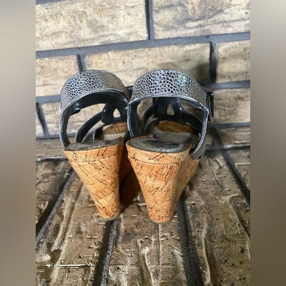 Silver shiney snake skin Gianni bini wedges - Picture 3 of 8